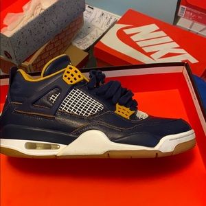 Air jordan 4- Dunk from above